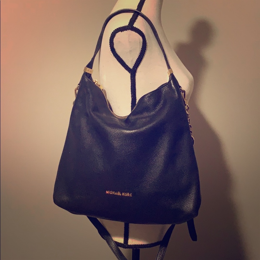 Versatile, stylish Micheal Kors bag